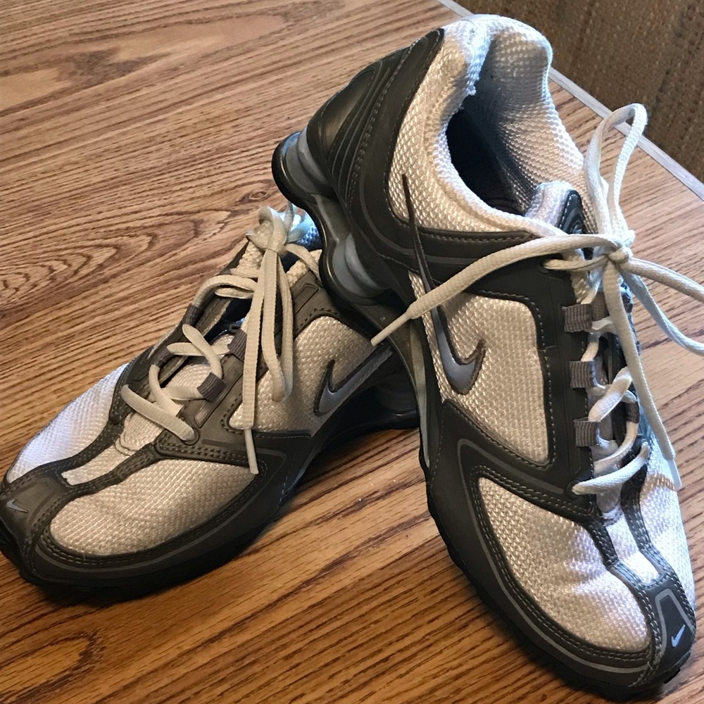 Nike Shox RNG Sneakers